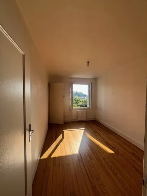 Appartement T3 lumineux avec vue panoramique à Lyon 9, proche de la Saône 
