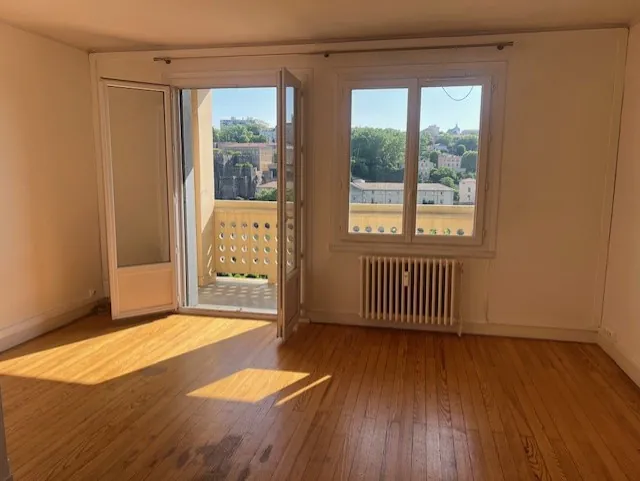 Appartement T3 lumineux avec vue panoramique à Lyon 9, proche de la Saône 