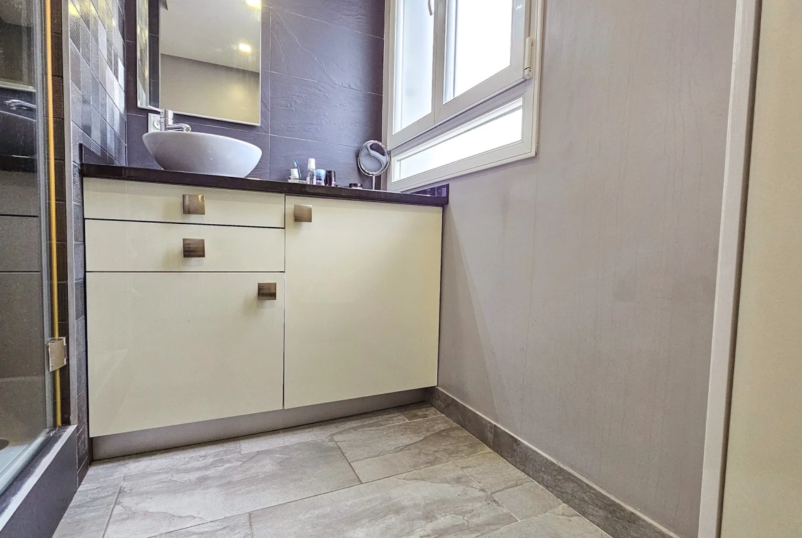 Appartement F2 rénové de 45m² à Sartrouville, proche gare et commerce 