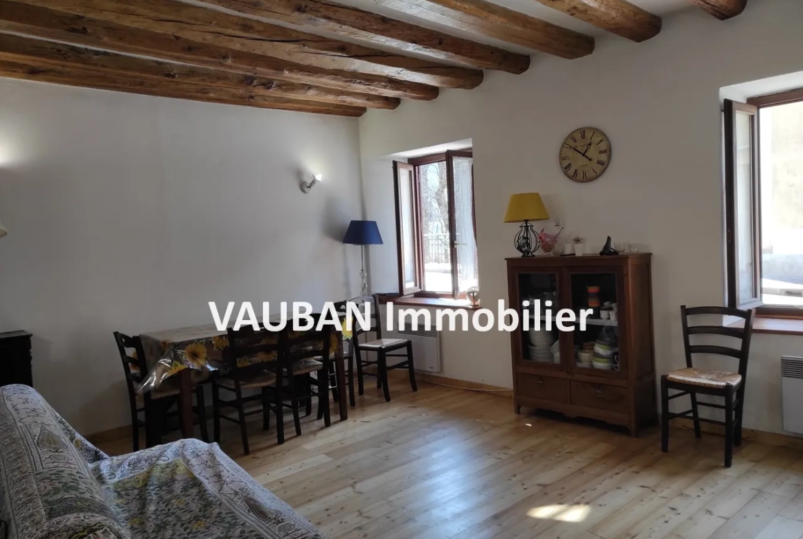 Appartement 2 pièces avec coin montagne à Briançon près des Champs de Mars 