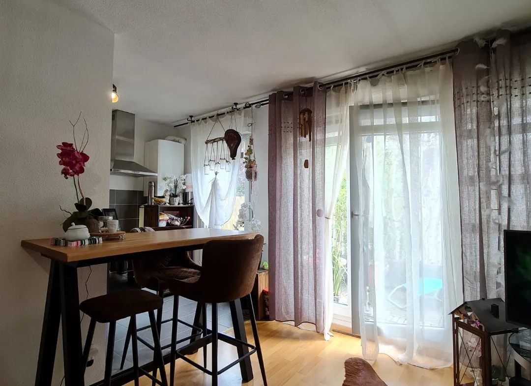 Appartement 2 pièces de 47 m² avec balcon et garage à Dossenheim-sur-Zinsel 