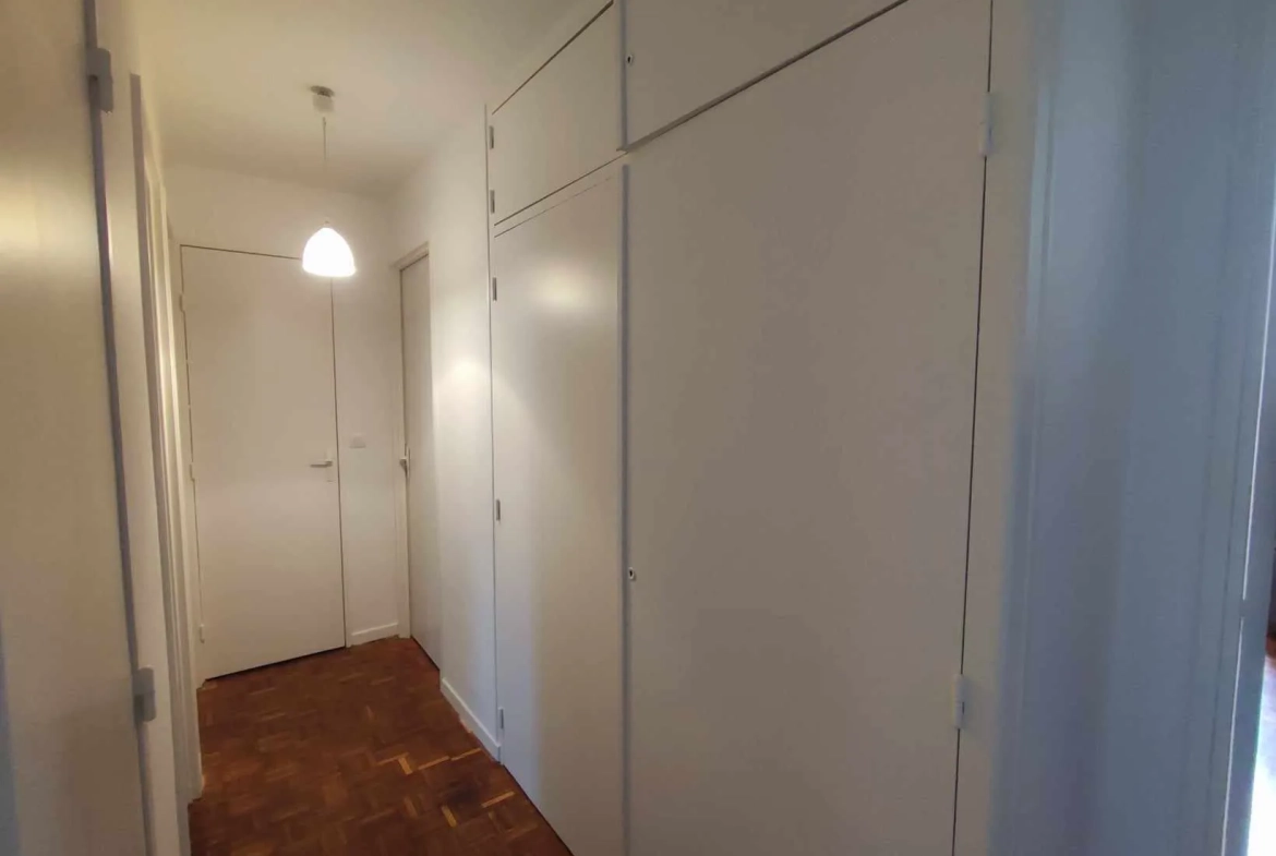 Appartement lumineux avec balcon, cave et parking à Nevers 