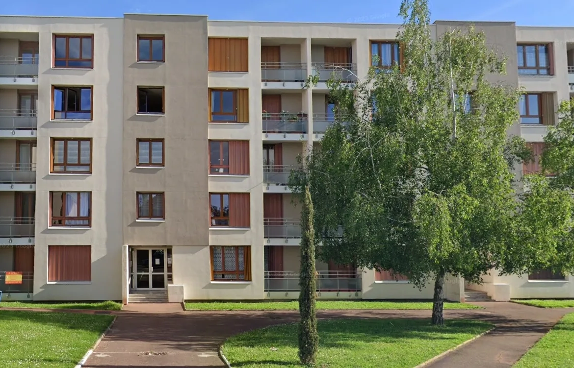 Appartement lumineux avec balcon, cave et parking à Nevers 