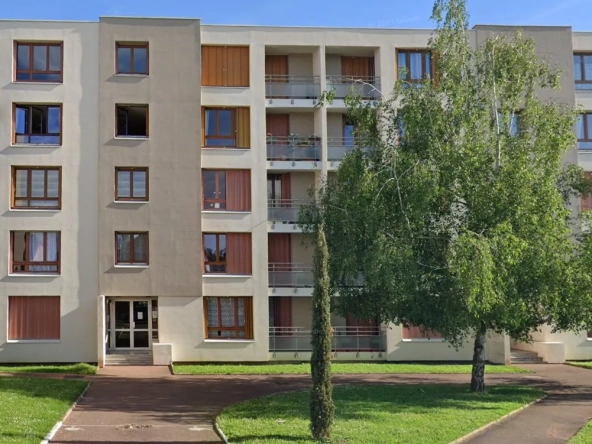 Appartement lumineux avec balcon, cave et parking à Nevers