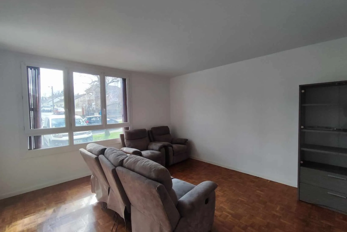 Appartement lumineux avec balcon, cave et parking à Nevers 