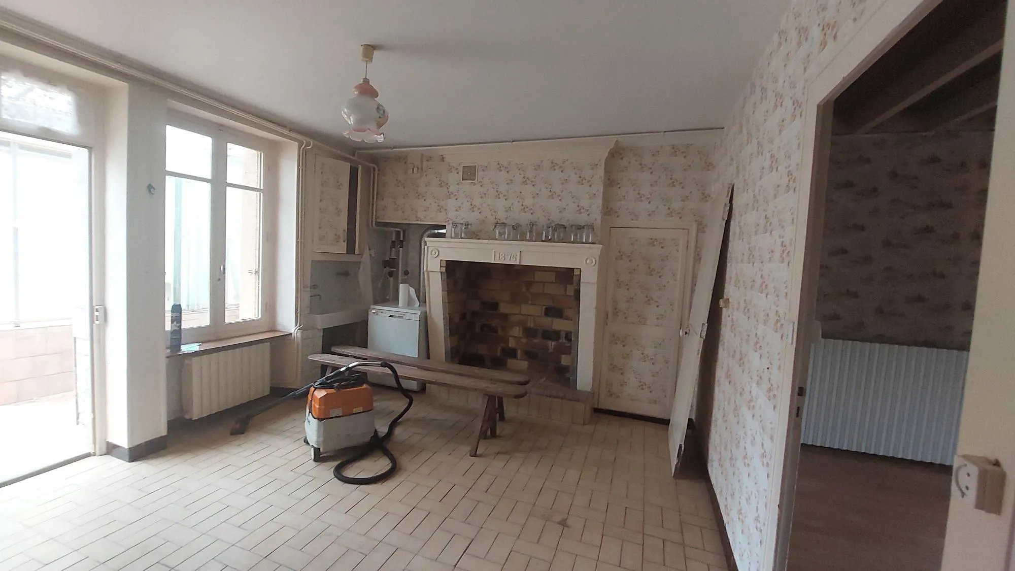 Maison ancienne à rénover avec jardin à Sciecq 79000 