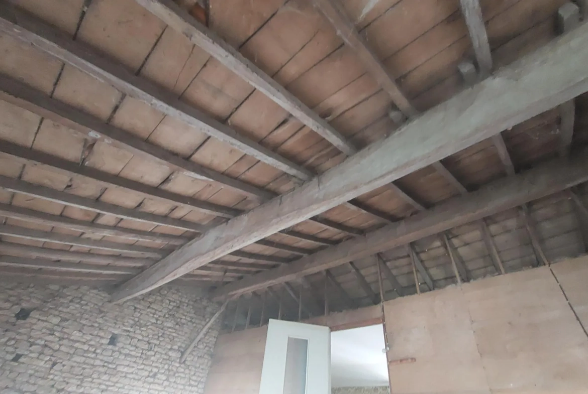 Maison ancienne à rénover avec jardin à Sciecq 79000 