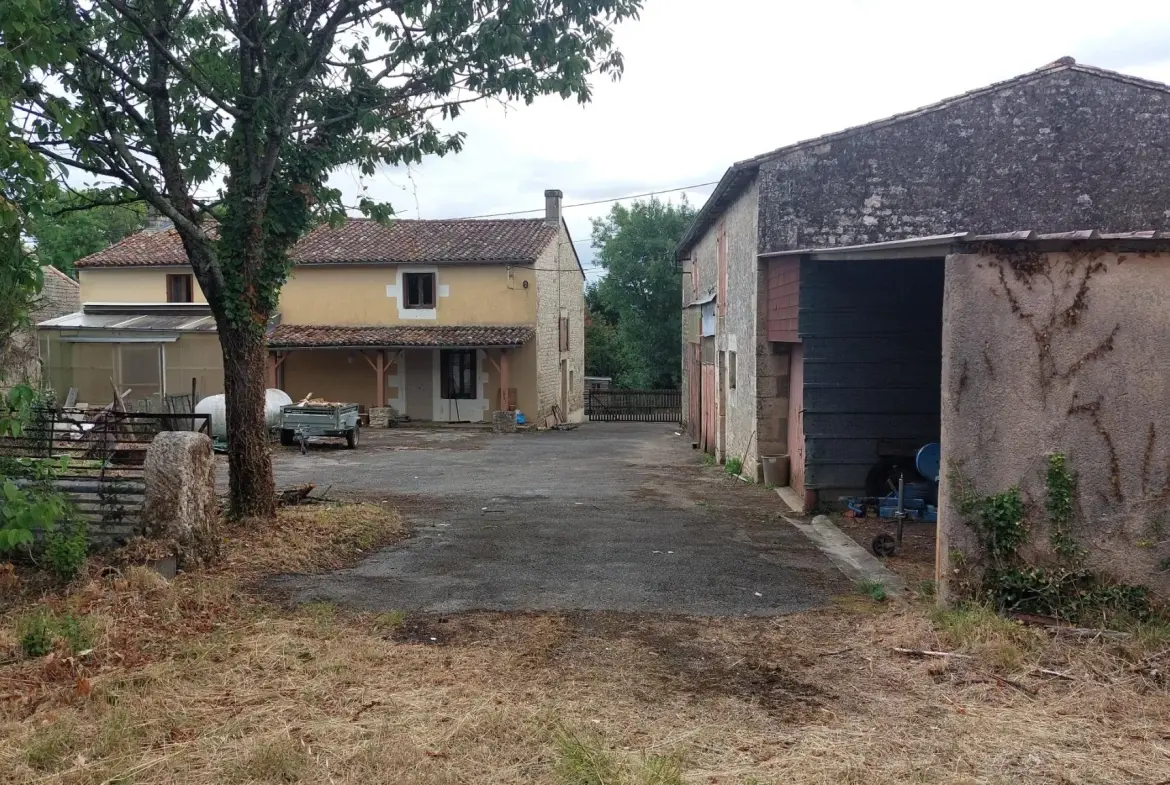 Maison ancienne à rénover avec jardin à Sciecq 79000 