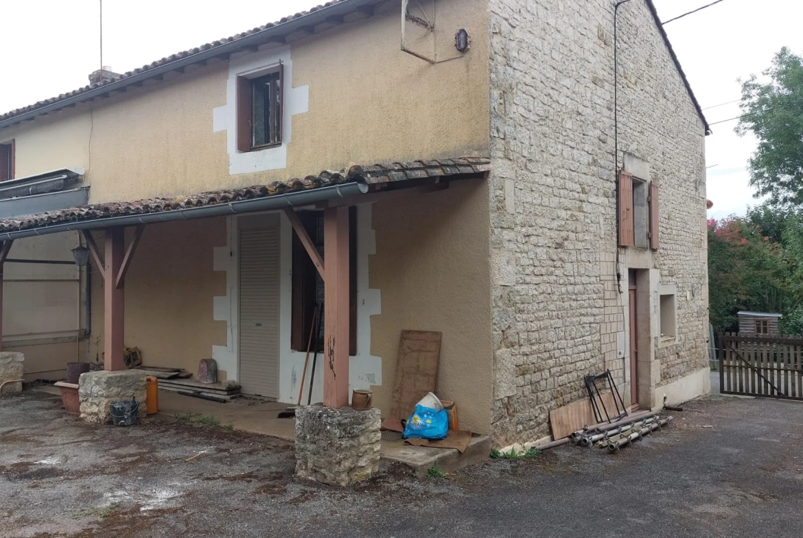 Maison ancienne à rénover avec jardin à Sciecq 79000 