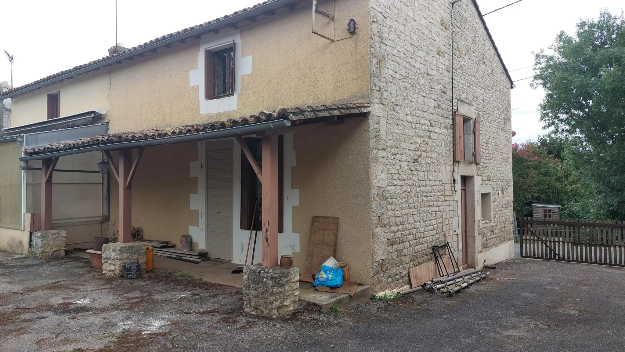 Maison ancienne à rénover avec jardin à Sciecq 79000 