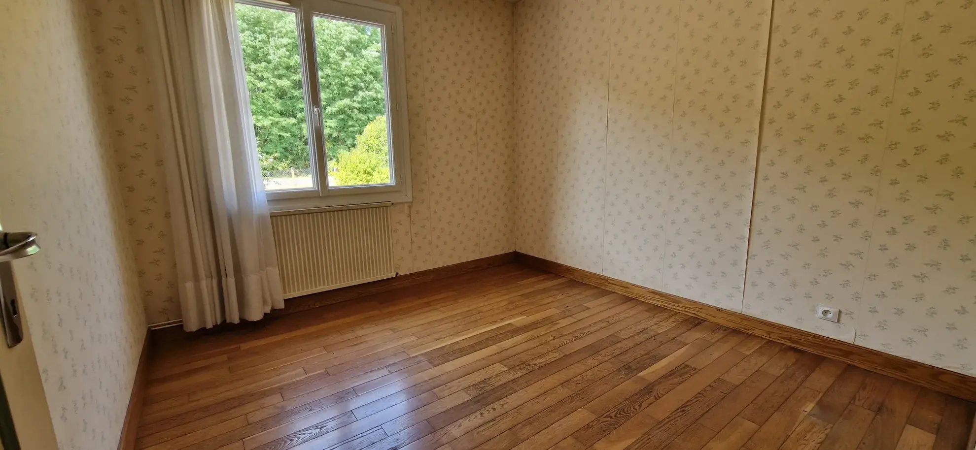 Maison de plain-pied avec garage et jardin à Bernos-Beaulac 