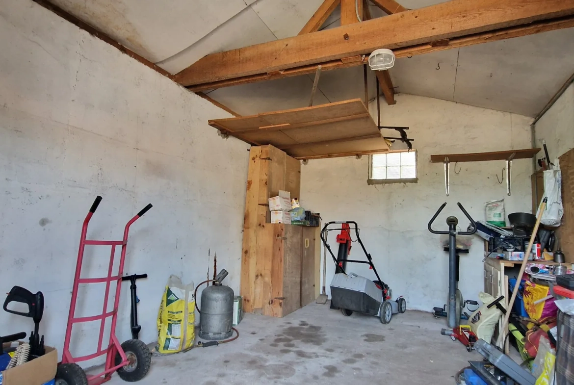 Maison de plain-pied avec garage et jardin à Bernos-Beaulac 