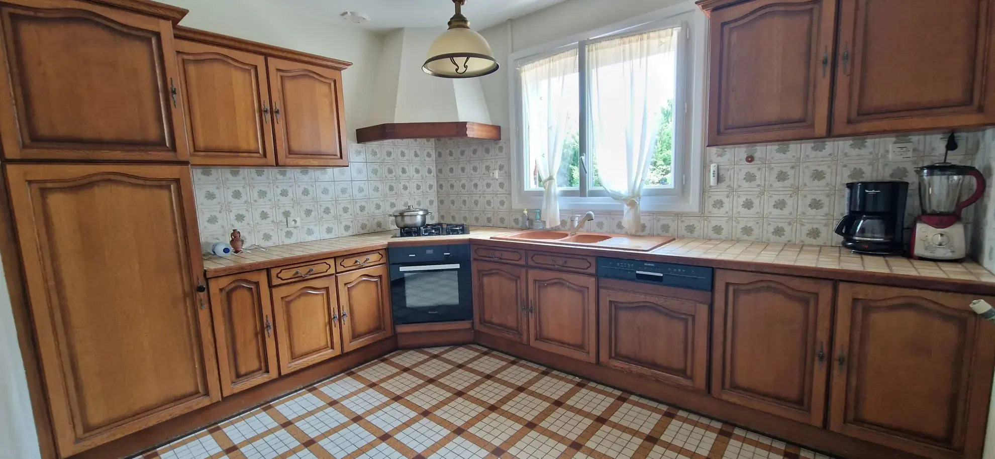 Maison de plain-pied avec garage et jardin à Bernos-Beaulac 