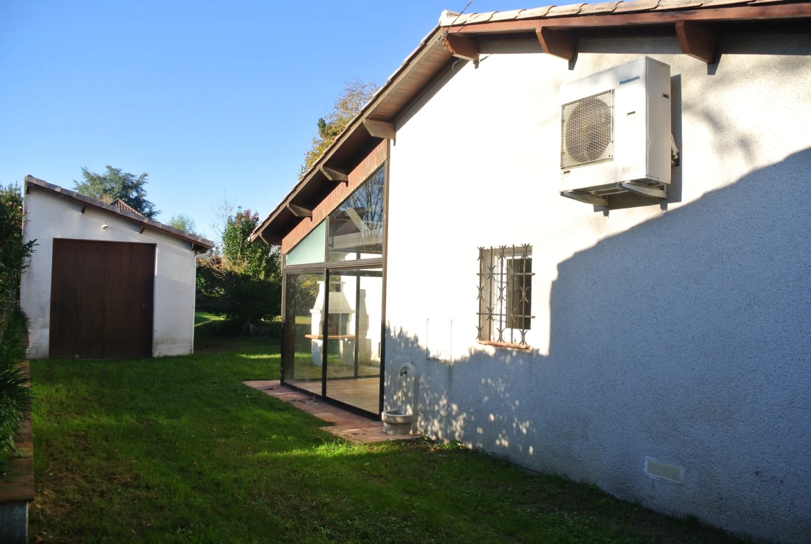 Maison traditionnelle avec garage et grand parc à Fourques sur Garonne 