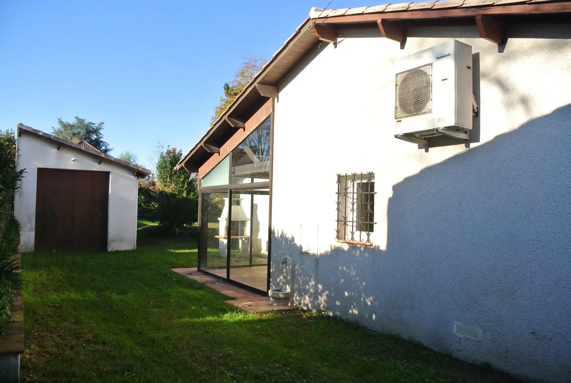 Maison traditionnelle avec garage et grand parc à Fourques sur Garonne 