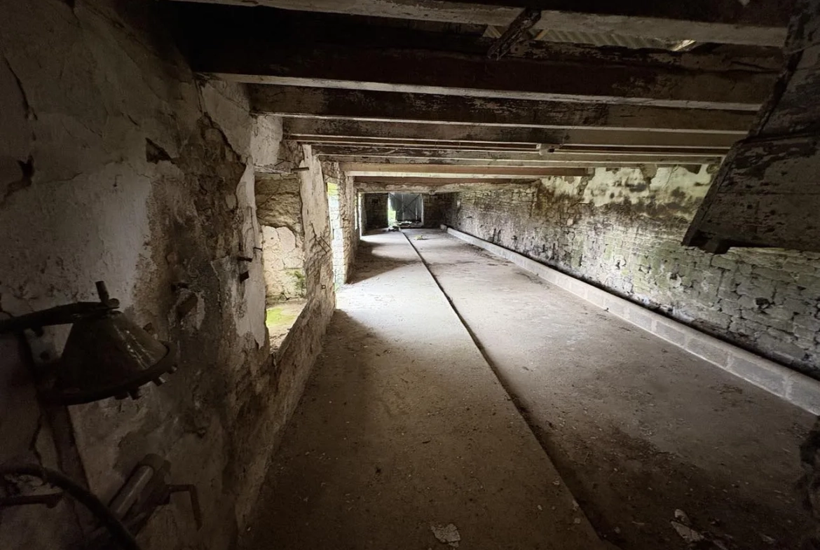 Longère à rénover de 220 m² à Quistinic, charme et fort potentiel 