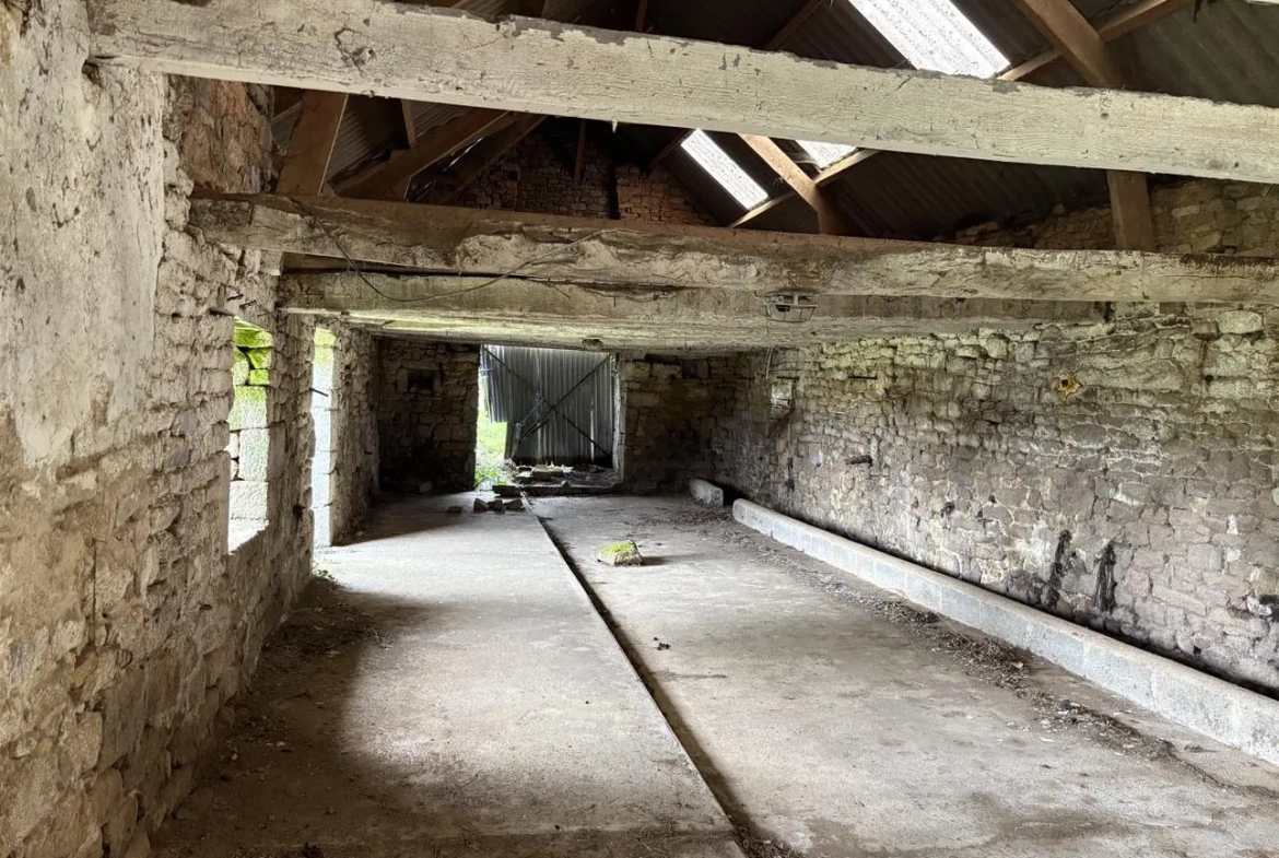 Longère à rénover de 220 m² à Quistinic, charme et fort potentiel 