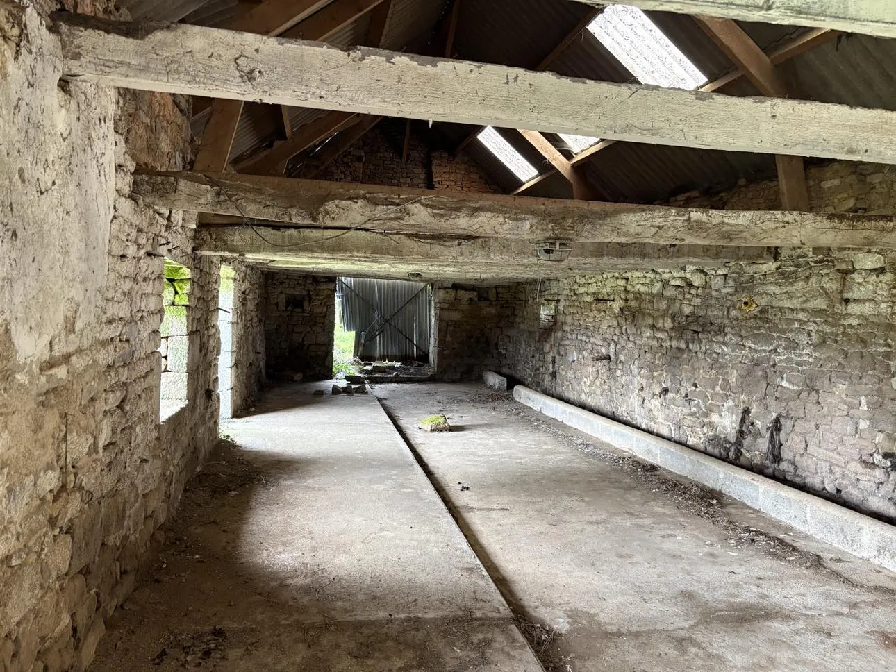 Longère à rénover de 220 m² à Quistinic, charme et fort potentiel 