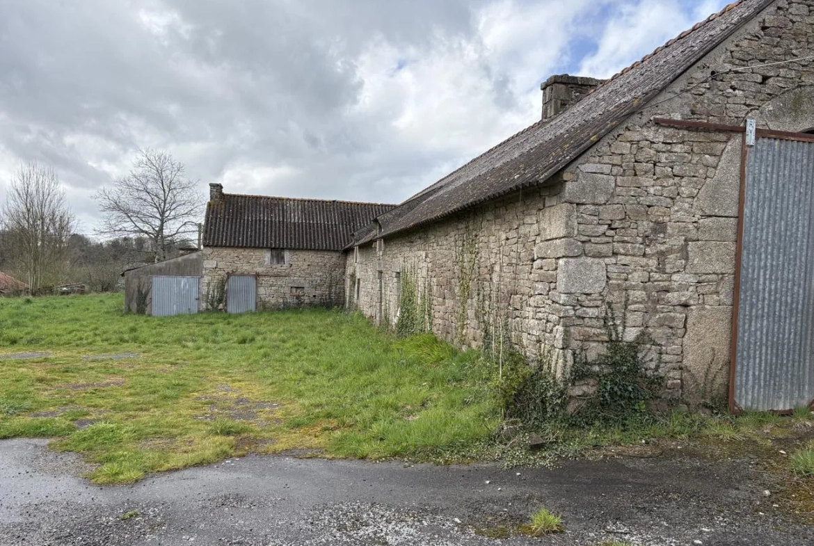 Longère à rénover de 220 m² à Quistinic, charme et fort potentiel 