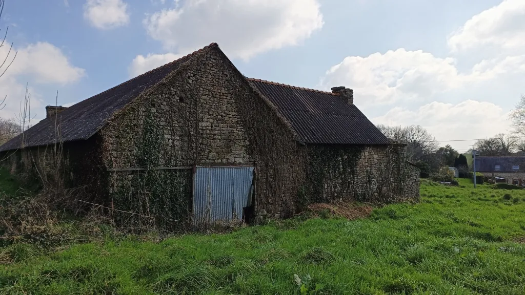 Longère à rénover de 220 m² à Quistinic, charme et fort potentiel 