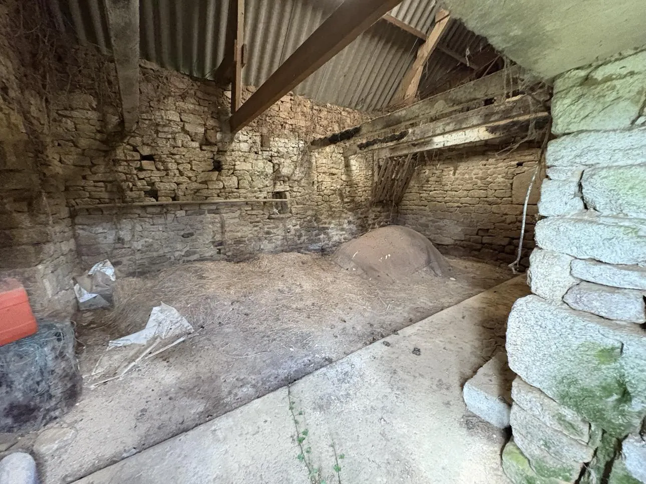 Longère à rénover de 220 m² à Quistinic, charme et fort potentiel 