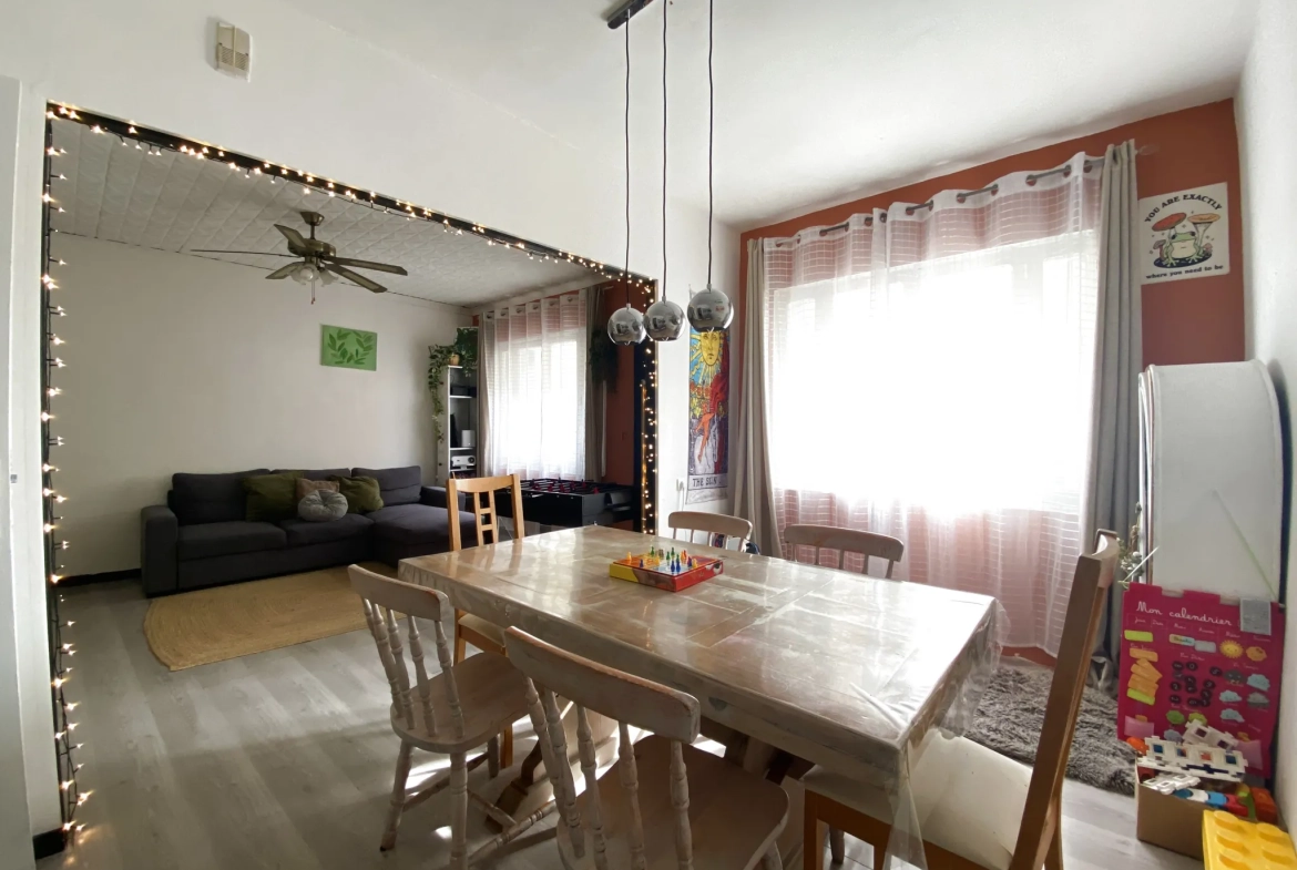 Grande maison à Vias avec terrasse, garage et studio indépendant 
