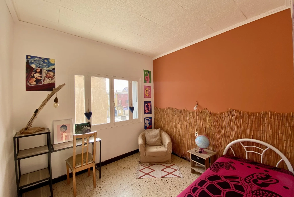 Grande maison à Vias avec terrasse, garage et studio indépendant 
