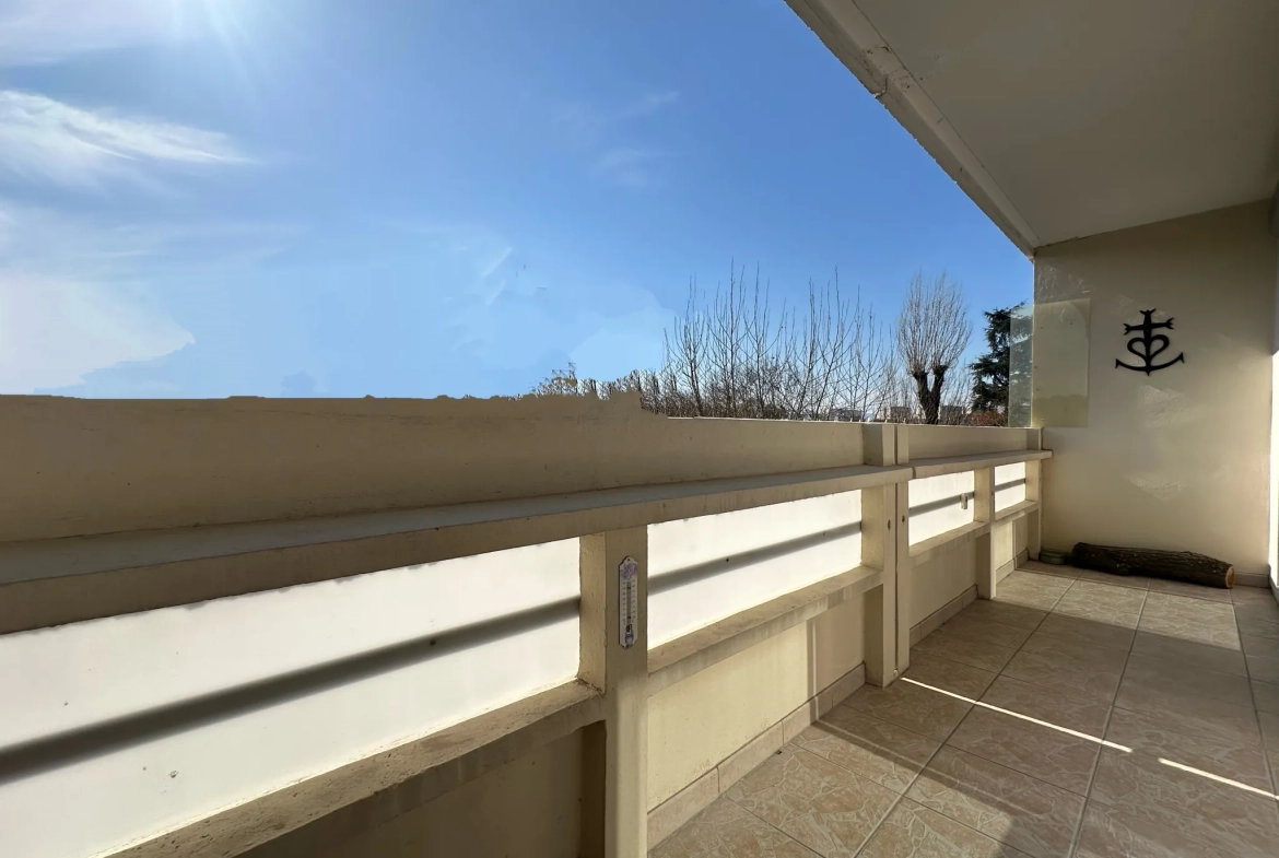 Appartement T3 lumineux avec balcon et parking à Lyon 8ème 