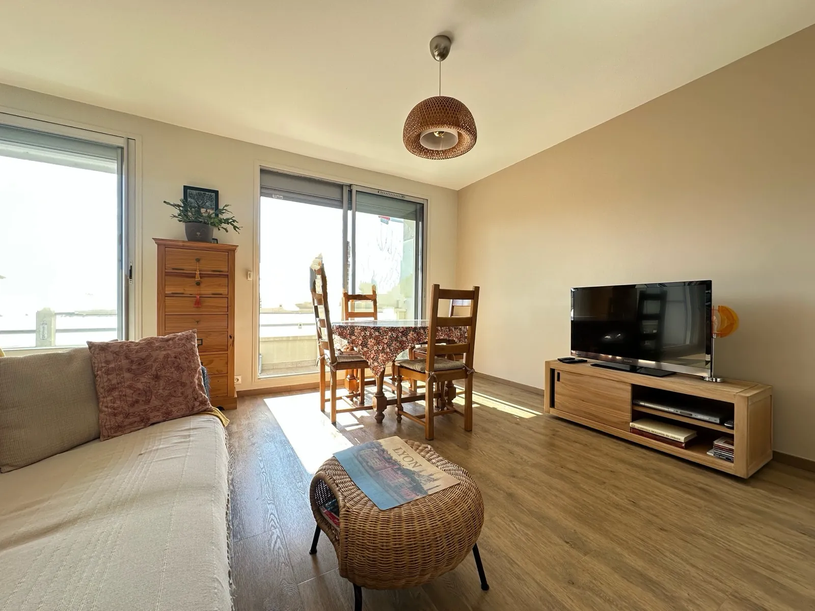Appartement T3 lumineux avec balcon et parking à Lyon 8ème 