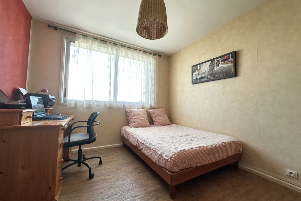Appartement T3 lumineux avec balcon et parking à Lyon 8ème 