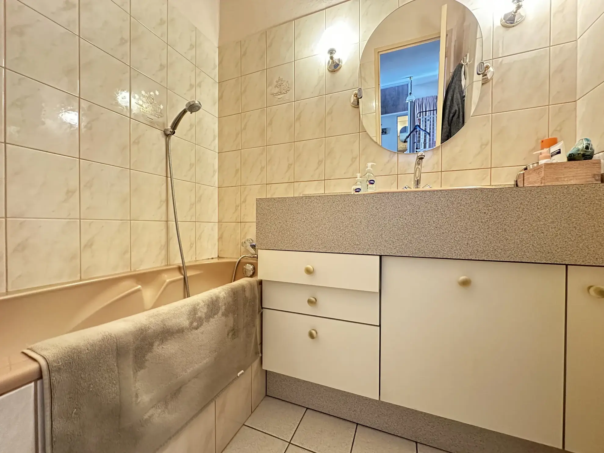 Appartement T3 lumineux avec balcon et parking à Lyon 8ème 