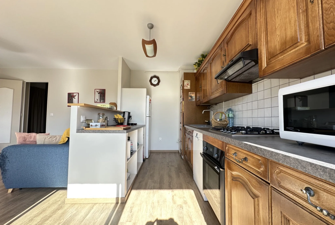 Appartement T3 lumineux avec balcon et parking à Lyon 8ème 