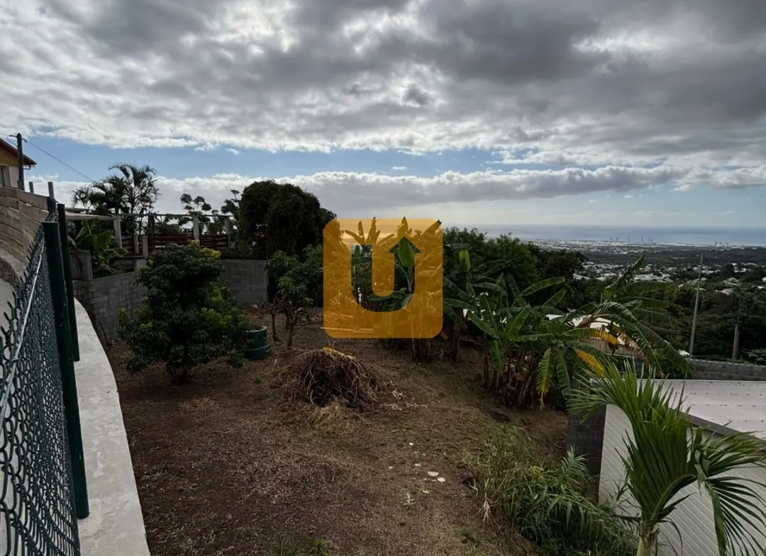 Terrain constructible de 250 m² à vendre à Saint Paul, La Réunion 