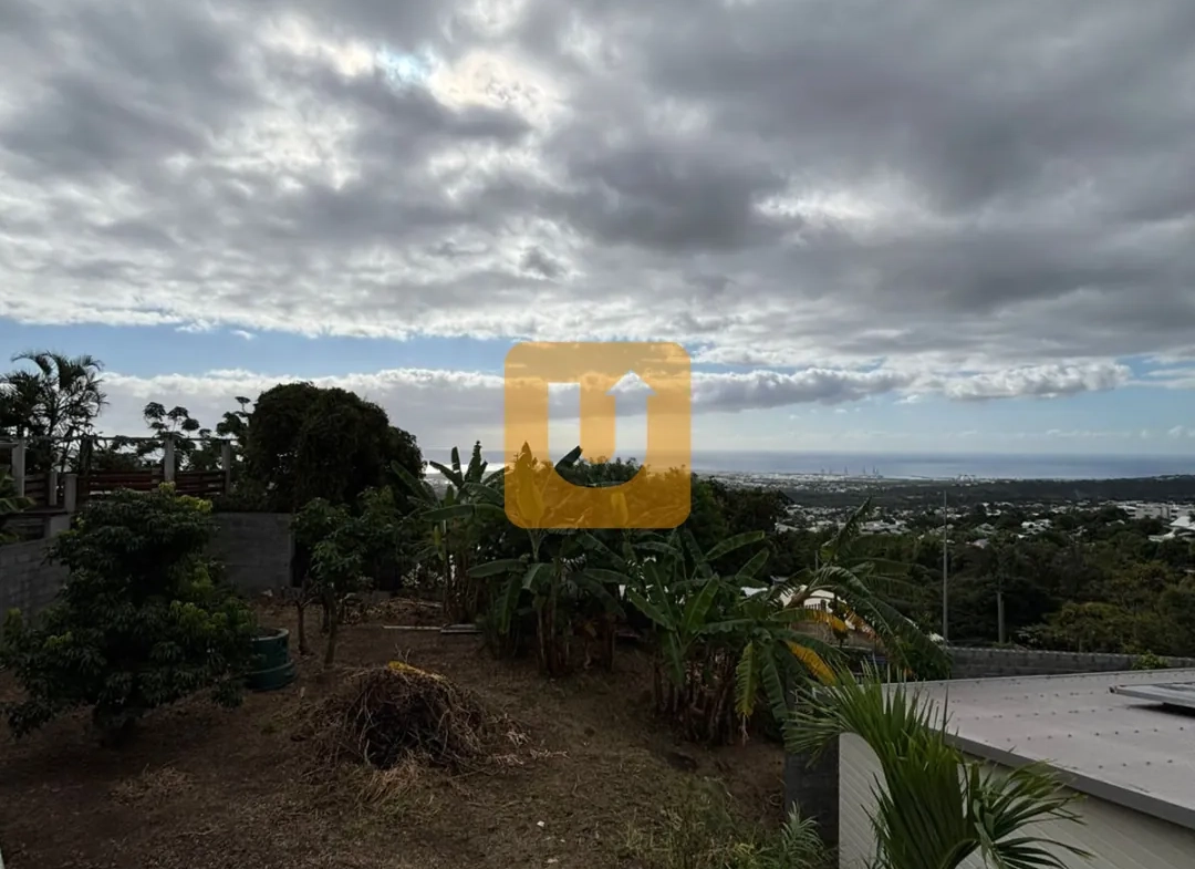 Terrain constructible de 250 m² à vendre à Saint Paul, La Réunion 