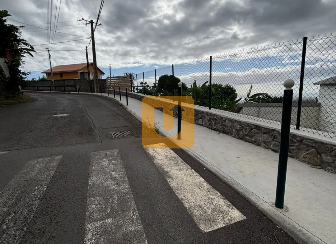 Terrain constructible de 250 m² à vendre à Saint Paul, La Réunion 