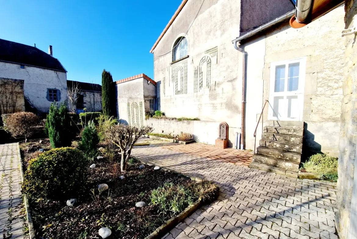 Maison de 260 m² à Voisey, proche Bourbonne-les-Bains, sans travaux 