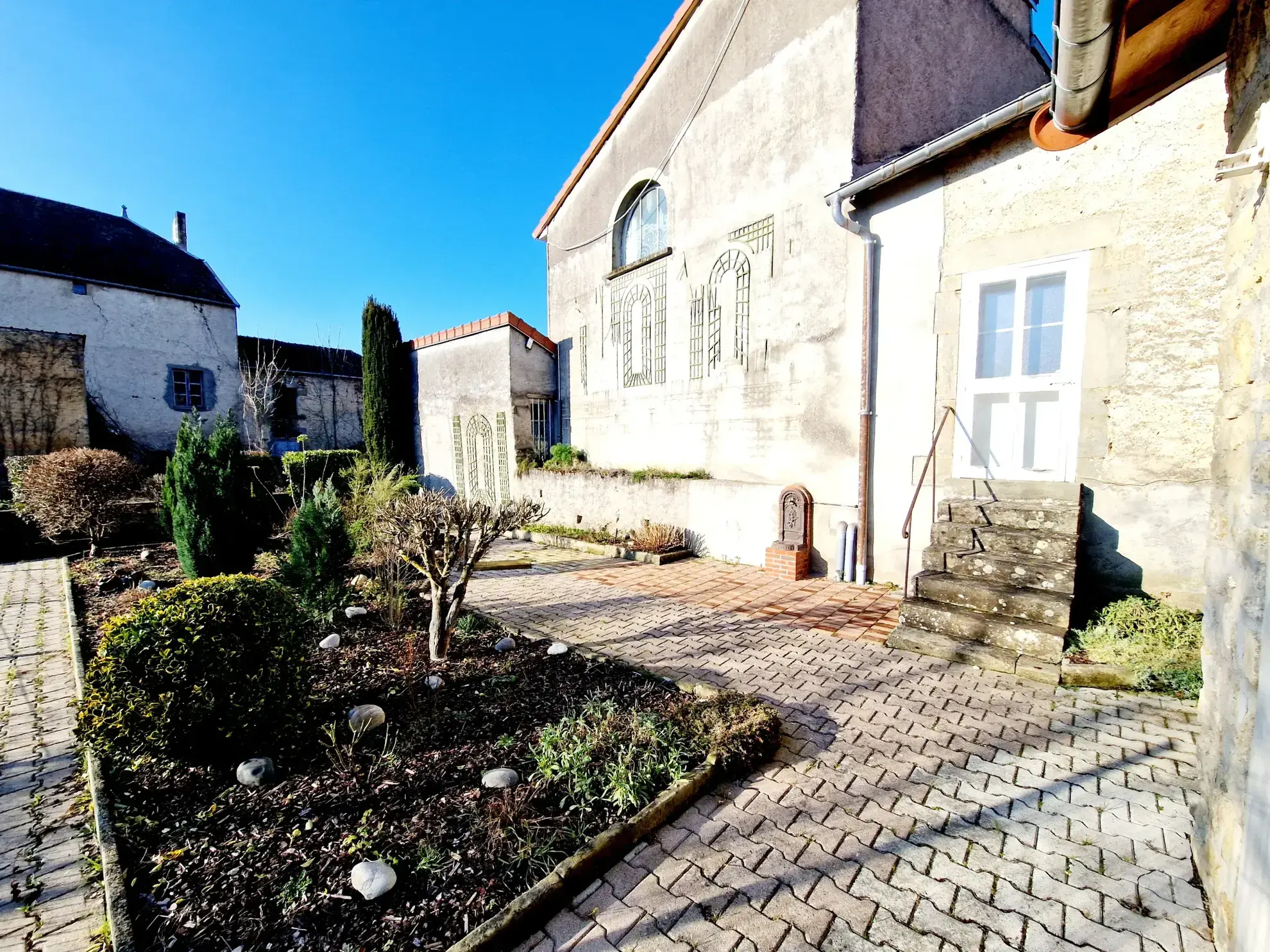 Maison de 260 m² à Voisey, proche Bourbonne-les-Bains, sans travaux 