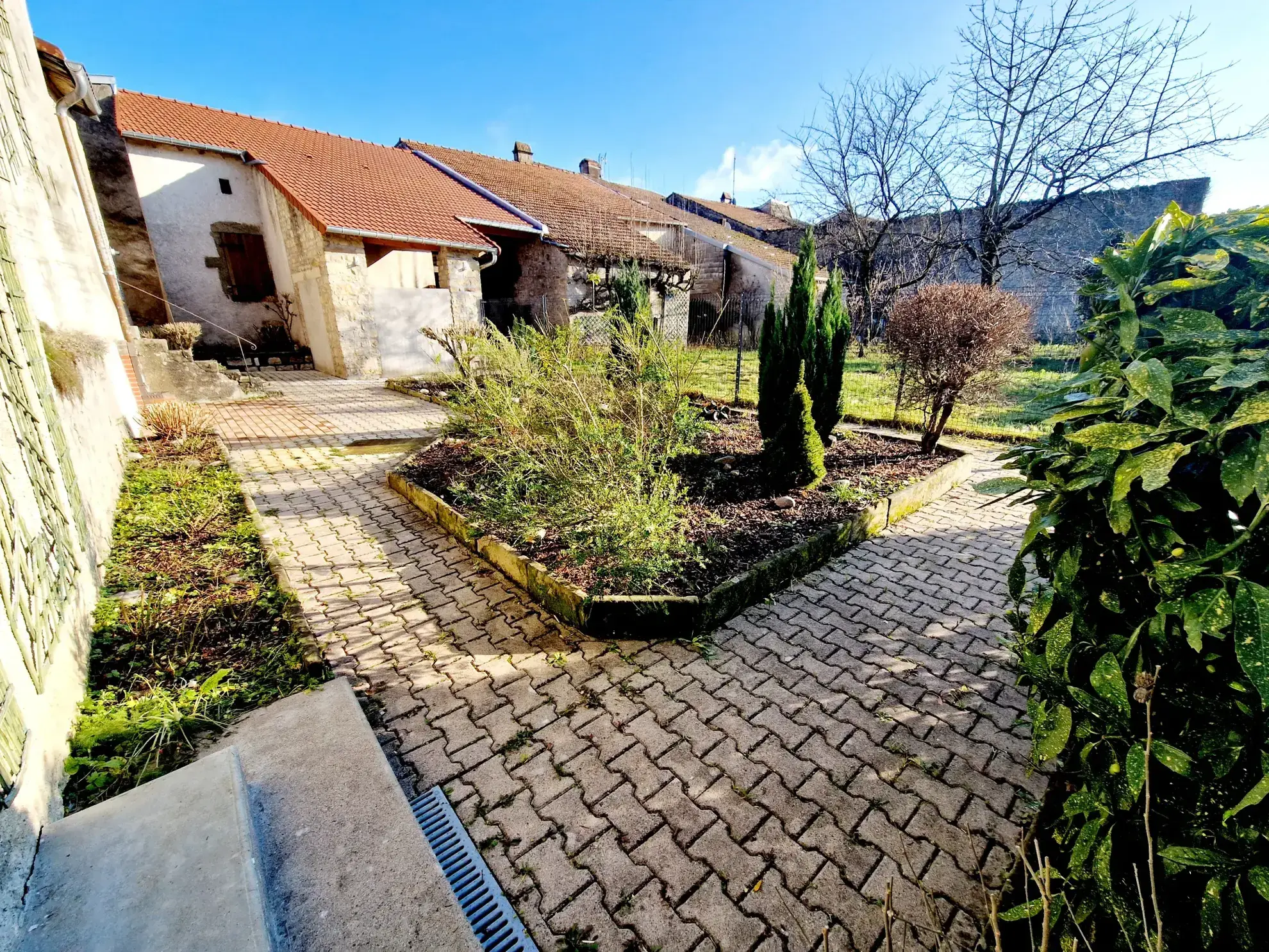 Maison de 260 m² à Voisey, proche Bourbonne-les-Bains, sans travaux 