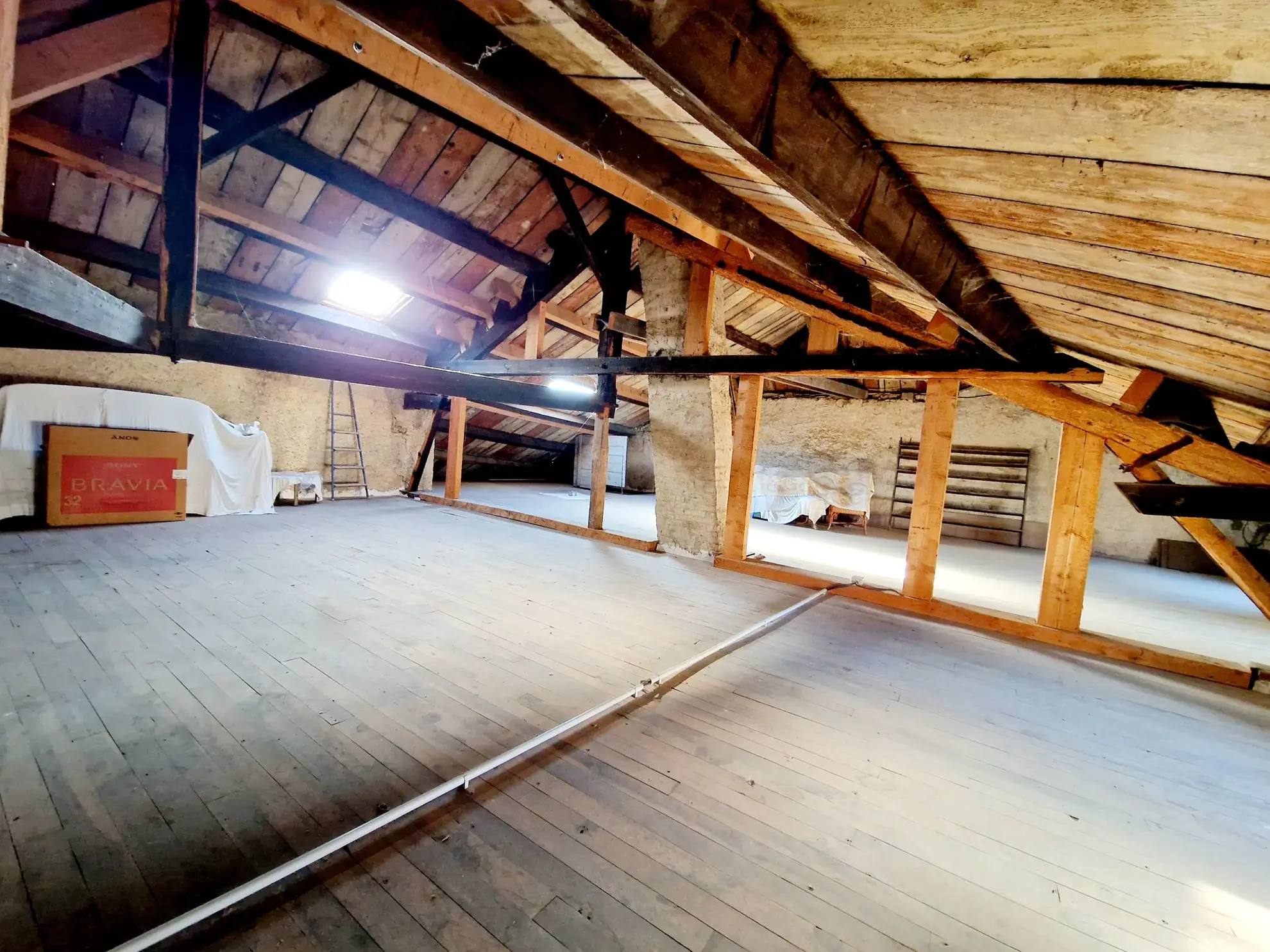 Maison de 260 m² à Voisey, proche Bourbonne-les-Bains, sans travaux 