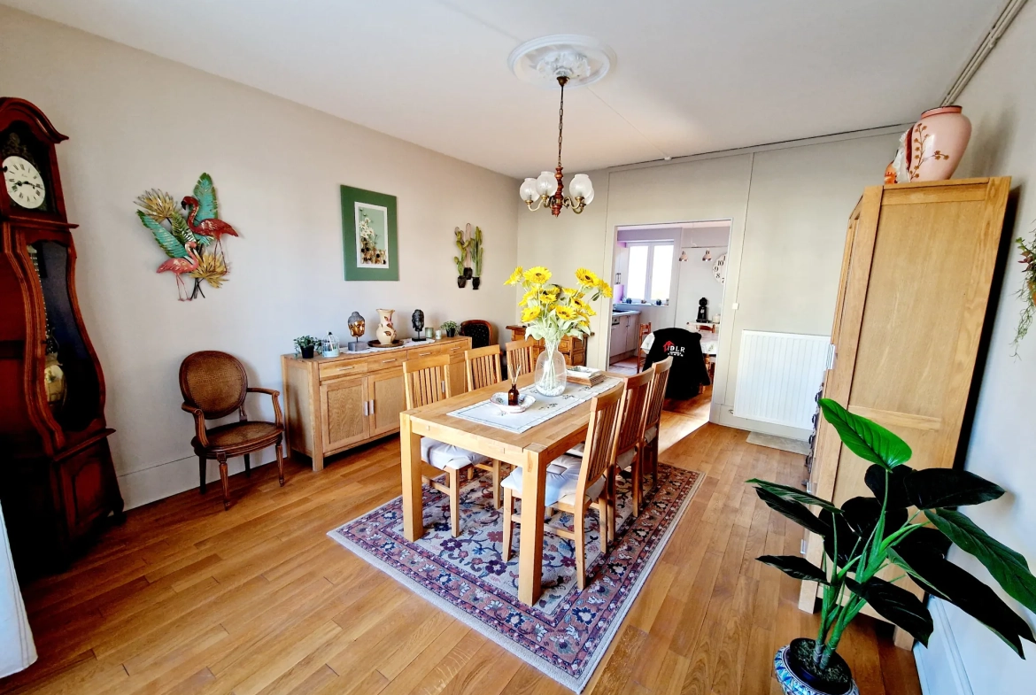 Maison de 260 m² à Voisey, proche Bourbonne-les-Bains, sans travaux 