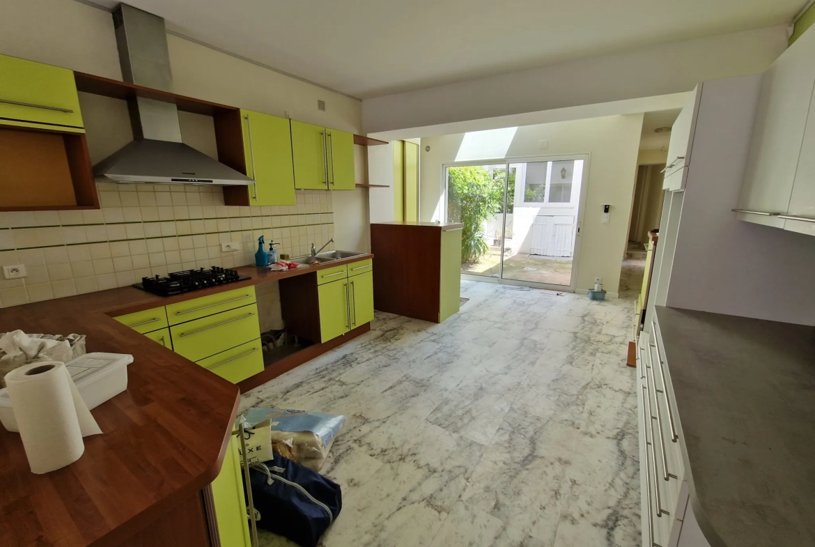 Maison de ville avec patio à Autun - 4 chambres et confort moderne 