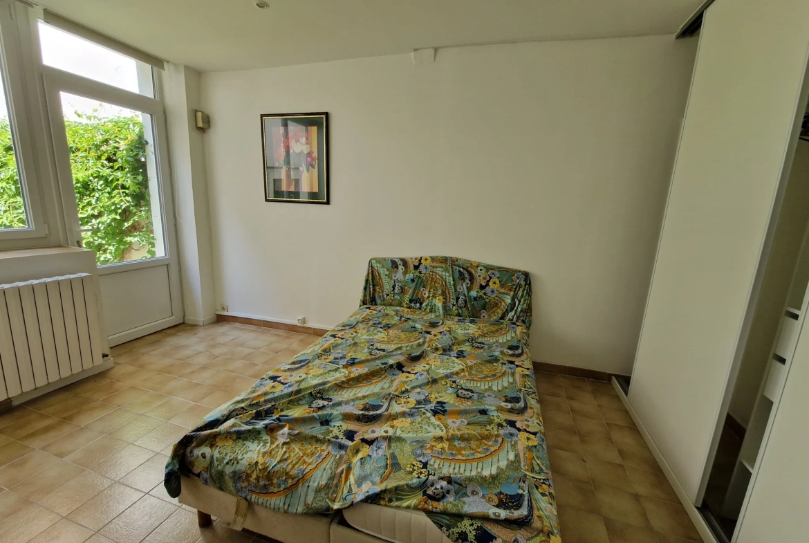Maison de ville avec patio à Autun - 4 chambres et confort moderne 