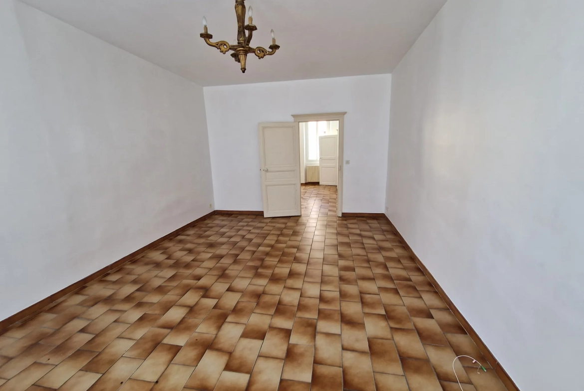 Maison de ville avec patio à Autun - 4 chambres et confort moderne 