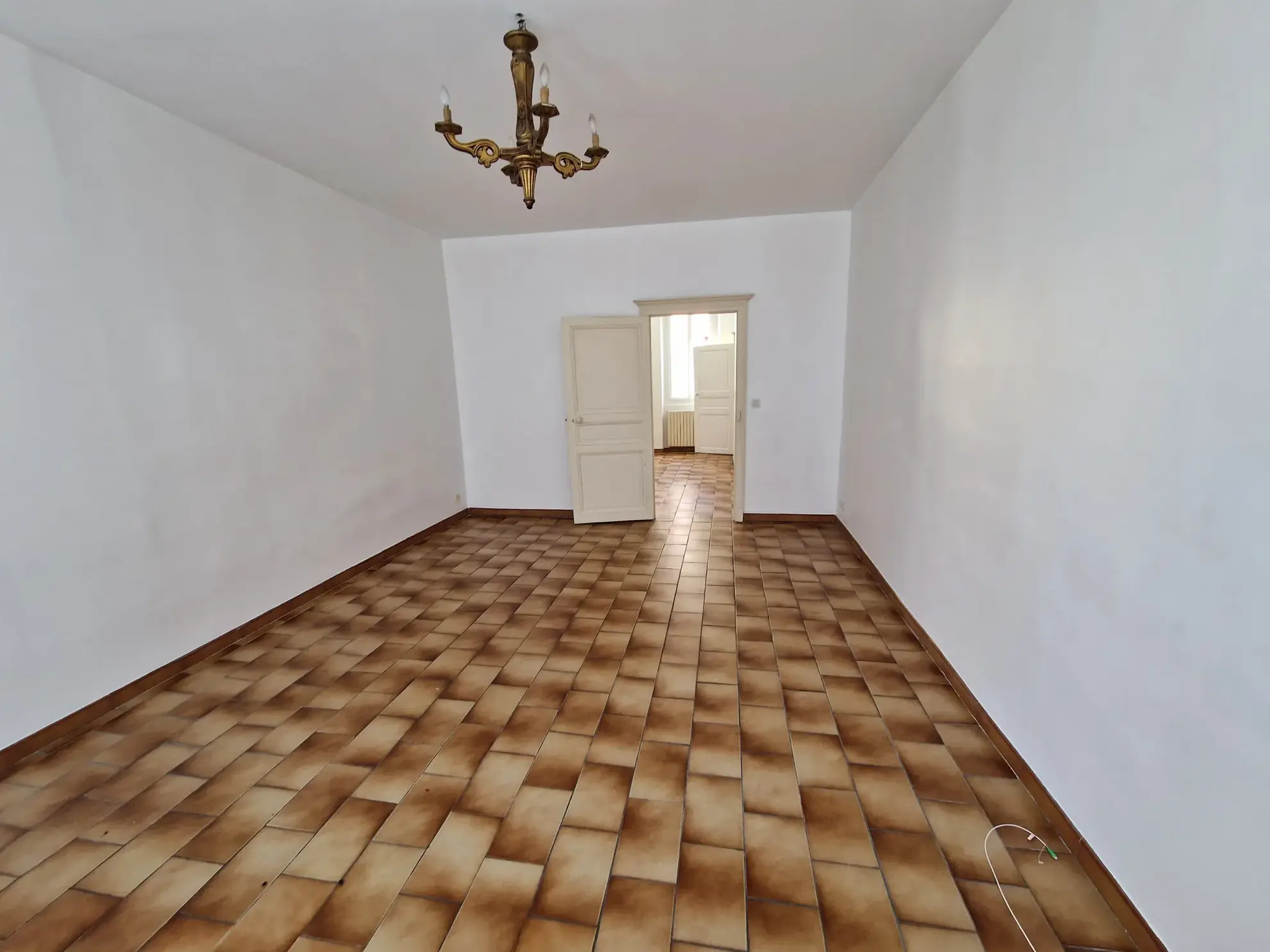 Maison de ville avec patio à Autun - 4 chambres et confort moderne 
