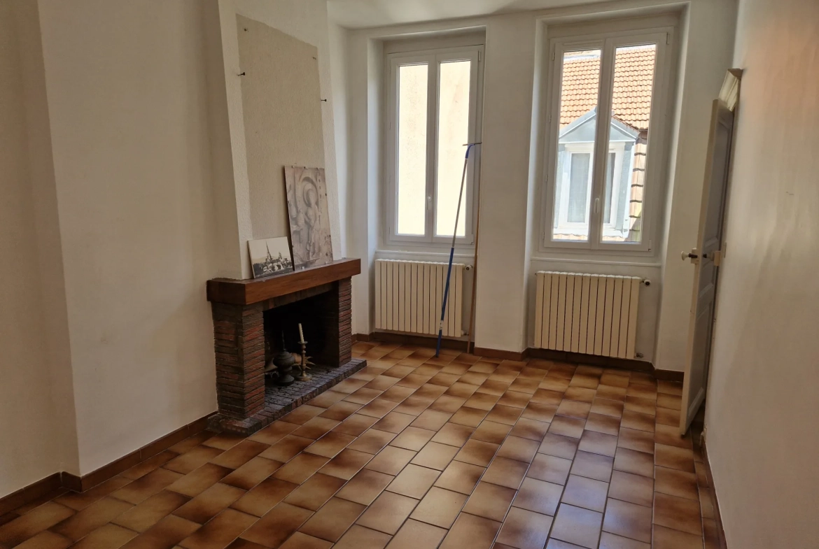 Maison de ville avec patio à Autun - 4 chambres et confort moderne 