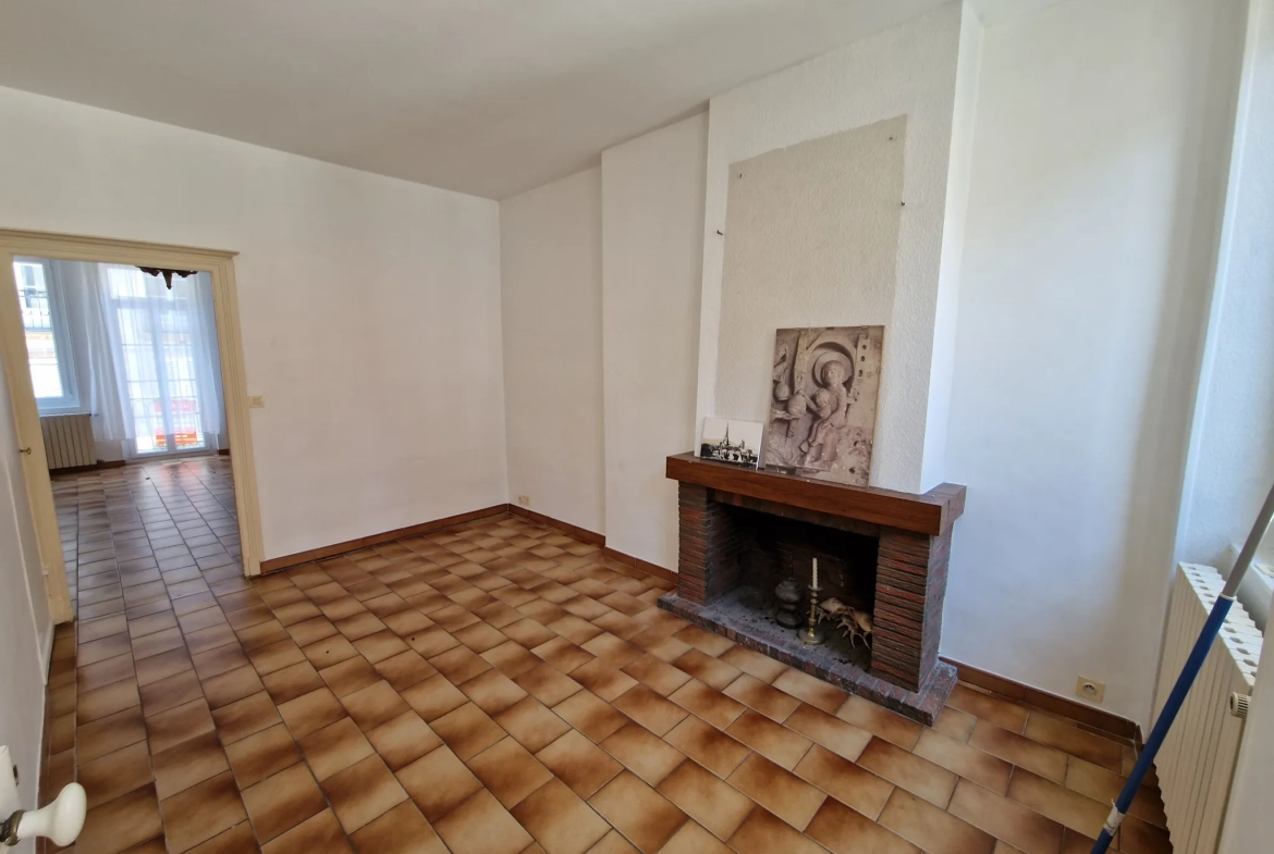 Maison de ville avec patio à Autun - 4 chambres et confort moderne 