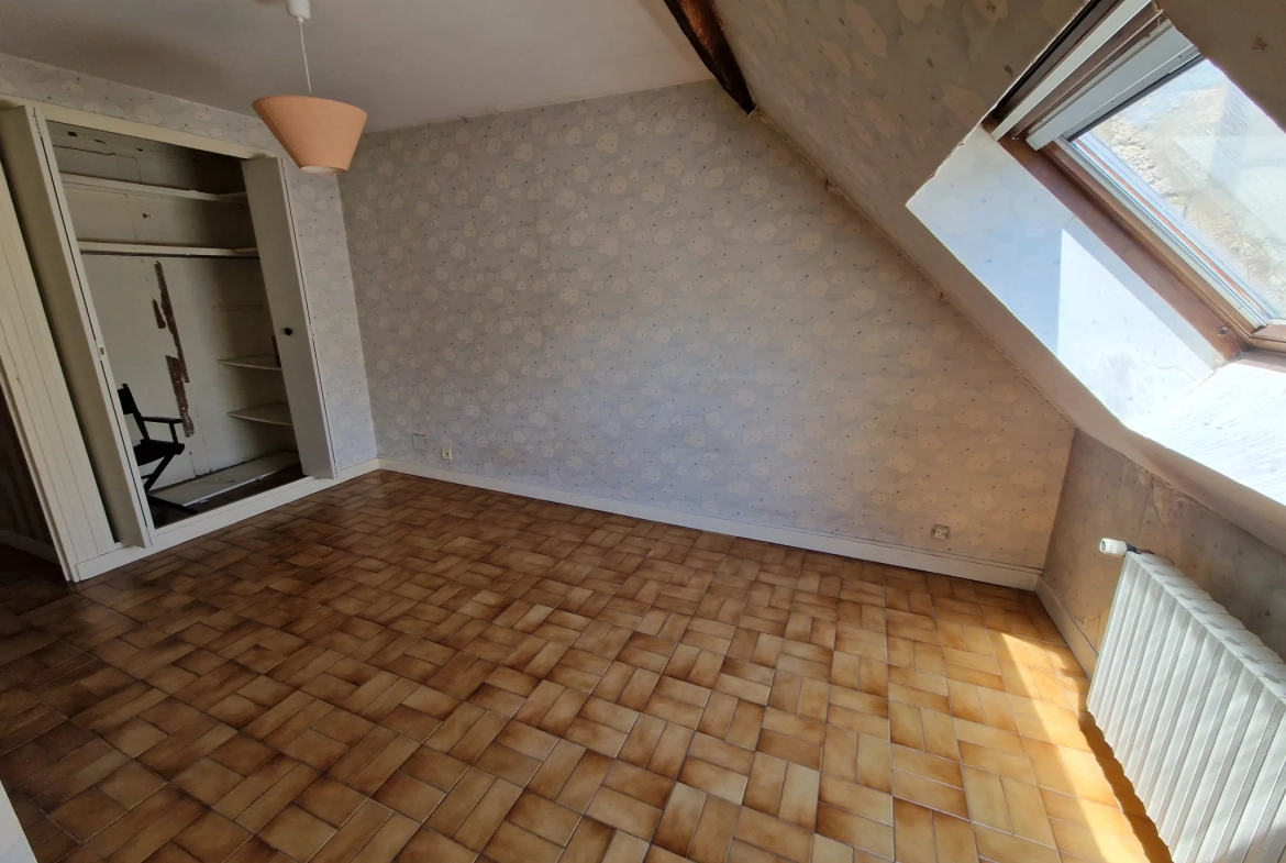 Maison de ville avec patio à Autun - 4 chambres et confort moderne 
