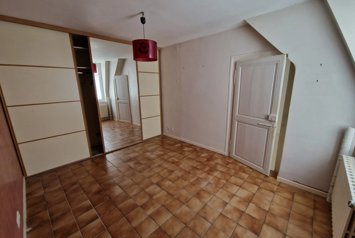 Maison de ville avec patio à Autun - 4 chambres et confort moderne 