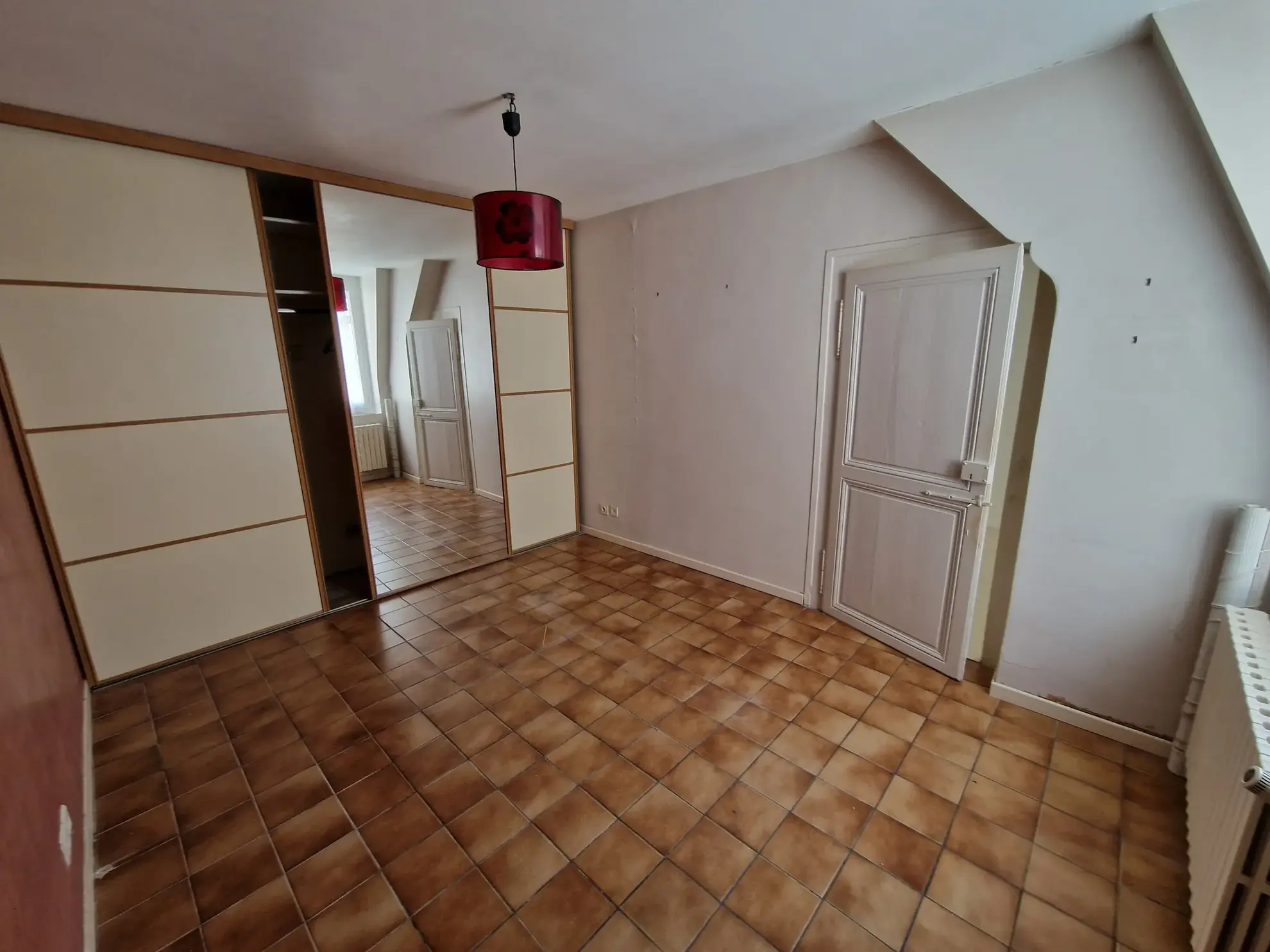 Maison de ville avec patio à Autun - 4 chambres et confort moderne 