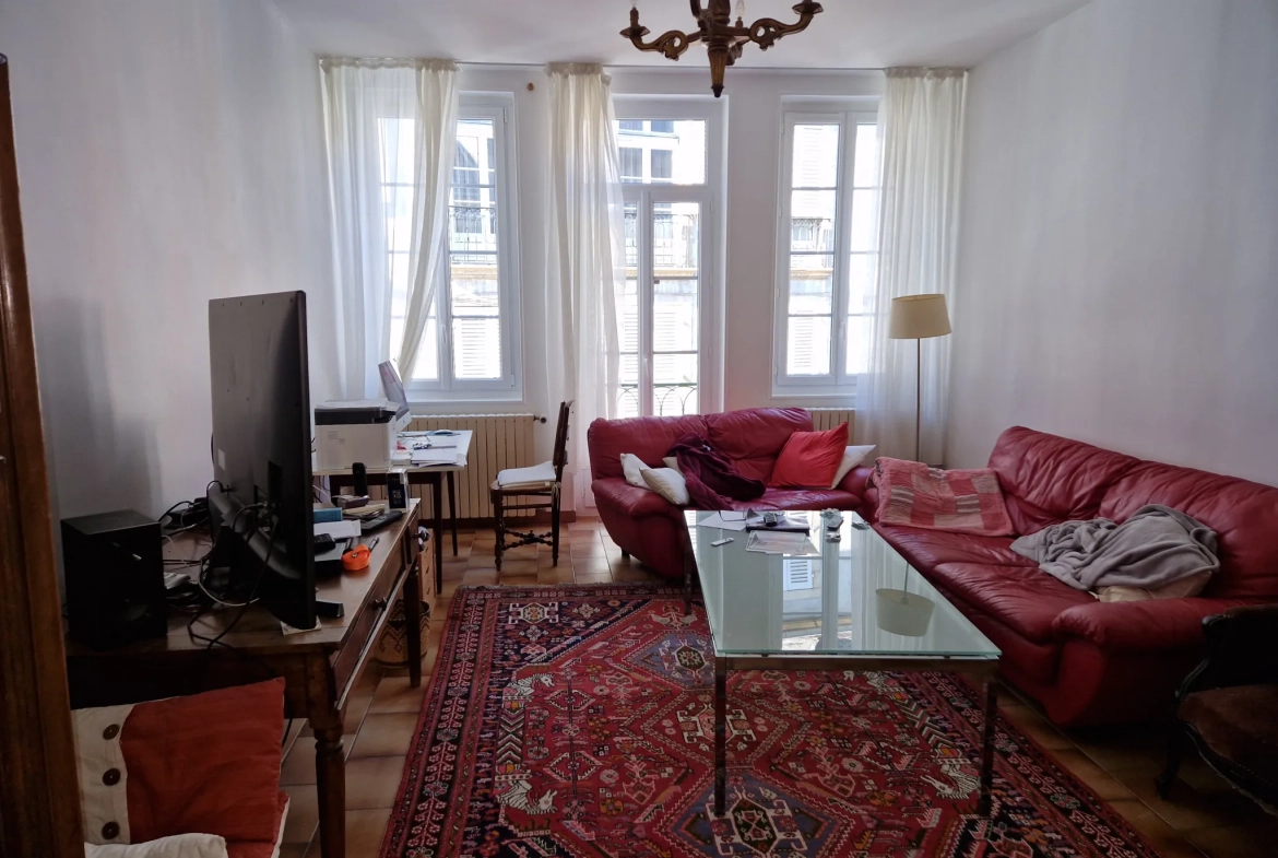 Maison de ville avec patio à Autun - 4 chambres et confort moderne 